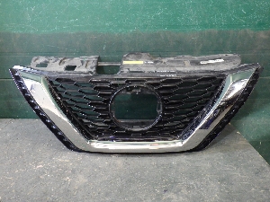 NISSAN QASHQAI  решетка облицовки радиатора 62310HV32D 2022г. арт.1309689   Уценка