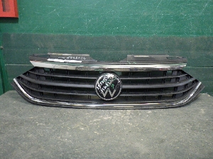 VOLKSWAGEN POLO решетка облицовки радиатора 6N5853651BRYP 2021г. арт.1372528 Уценка