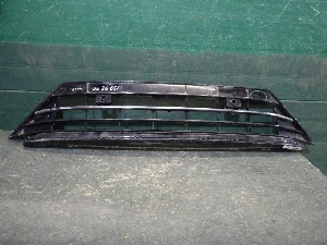 VOLKSWAGEN TIGUAN решетка бампера переднего центральная 5NA853677H041 2018г. арт.1399876 Уценка