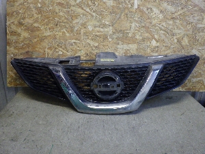 NISSAN QASHQAI  решетка облицовки радиатора 623104EM2A 2018г. арт.1429567