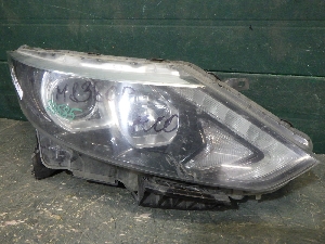 NISSAN QASHQAI  фара правая 260104EH2A 2018г. арт.1429585 галоген