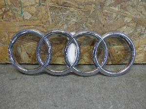 AUDI SQ7  эмблема облицовки радиатора  2020г. арт.1430696