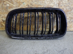 BMW X5M  облицовка радиатора левая 51117303107 2014г. арт.1444151