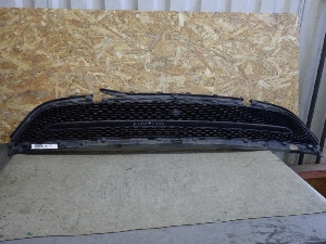 LAND ROVER RANGE ROVER VELAR  решетка бампера переднего центральная LR138296 2020г. арт.1452122