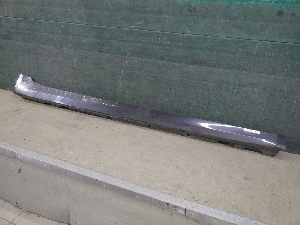 BMW 5 серия другие  накладка порога правого 51777475604 2018г. арт.1452947