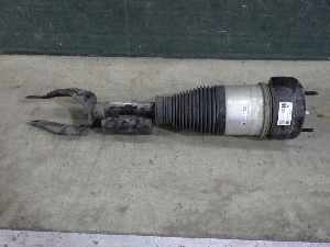 MERCEDES GLS стойка амортизационная колеса переднего правого A1673200603 2020г. арт.1480997