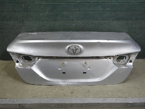 TOYOTA CAMRY  крышка багажника 6440106F70 2020г. арт.1482006