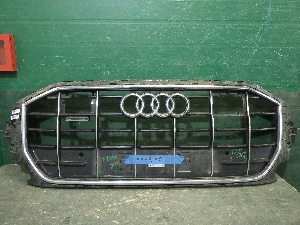 AUDI Q8 решетка облицовки радиатора 4M8853651AHMX3 2018г. арт.1522744 Уценка