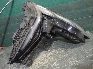 GEELY ATLAS стекло фары правой 7051052300
2024г. арт.1580916