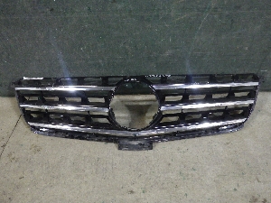 MERCEDES ML CLASS решетка облицовки радиатора A16688009859040 2013г. арт.1583015 Уценка
